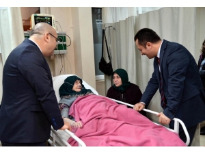 Vali Şentürk’ten Hastalara Moral Ziyareti