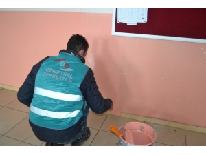 Salihli’de Okullar Yükümlülerle Güzelleşiyor