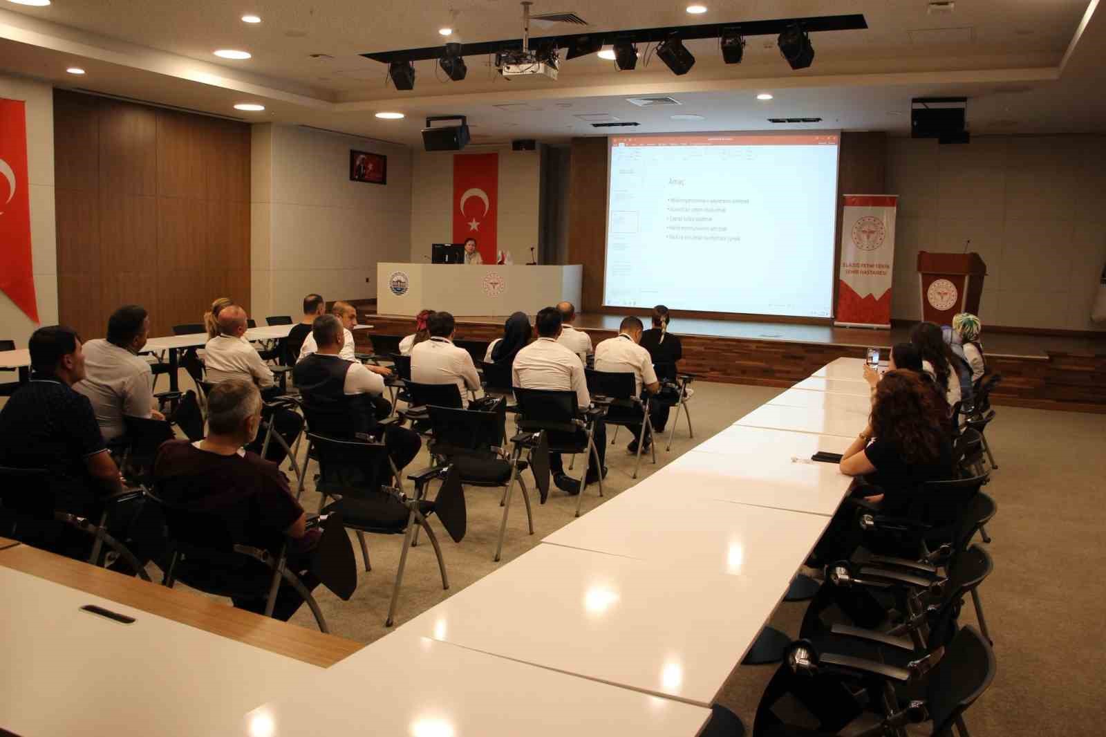 fethi-sekin-sehir-hastanesi-personeline-temizlik-ve-enfeksiyon-kontrolu-egitimi