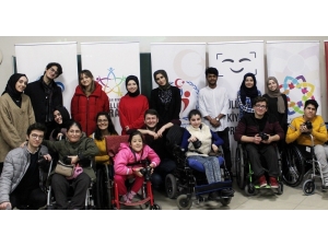 Fotoğrafta Da Engel Kabul Etmediler