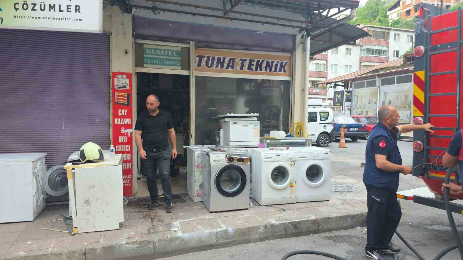 tamircinin-deposunda-cikan-yangin-korkuttu