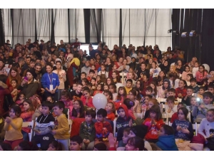 Aliağalı Çocuklar, Tiyatro Ve Sinema Şöleniyle Eğleniyor