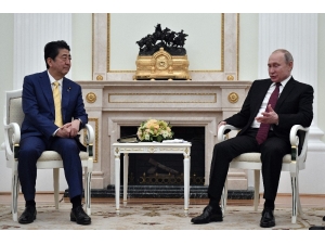 Putin Ve Abe Bir Araya Geldi