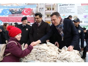 Pet Şişeleri Veren Bez Torbaları Aldı