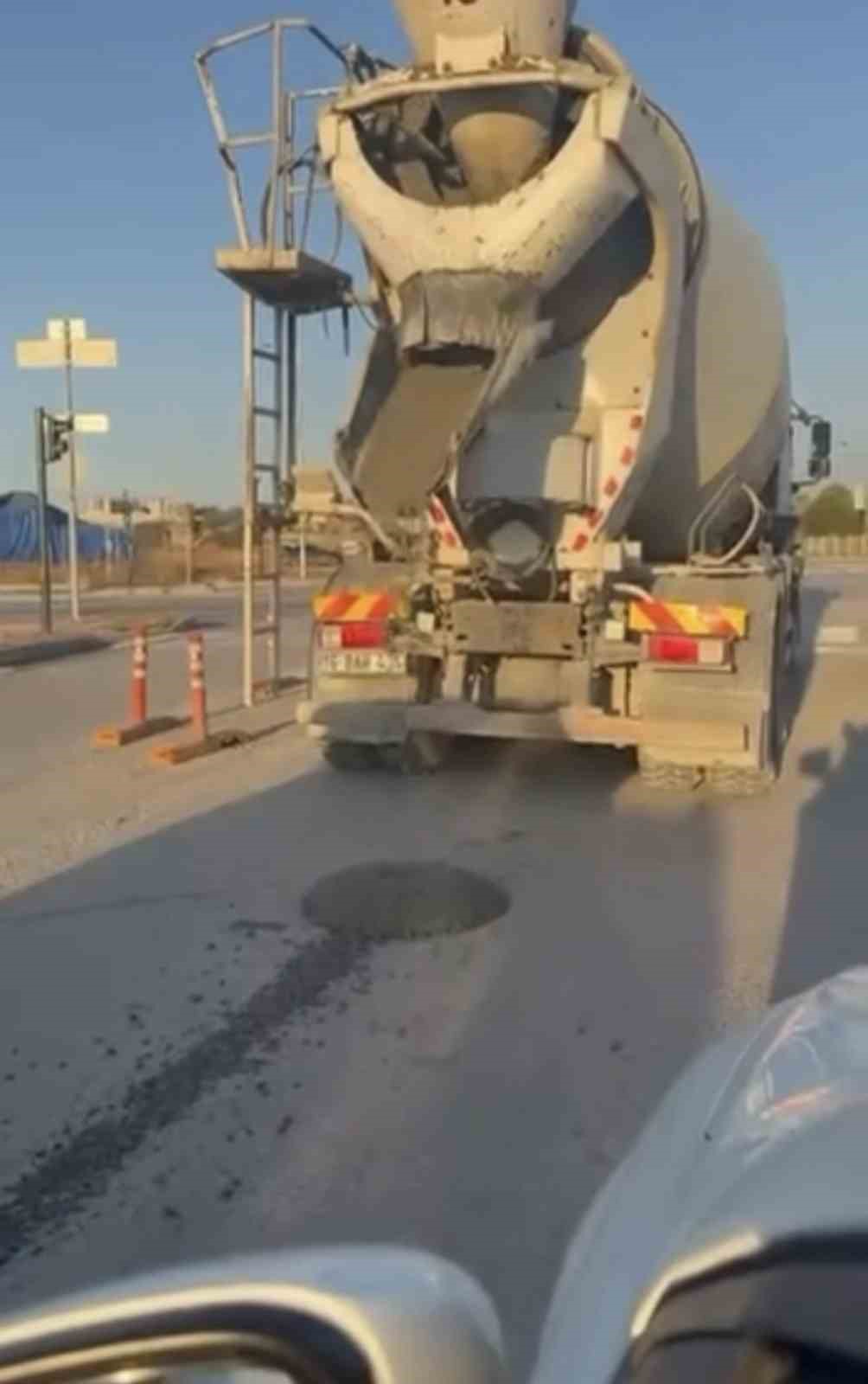 bursa-da-yola-beton-doken-mikser-surucusune-tepki