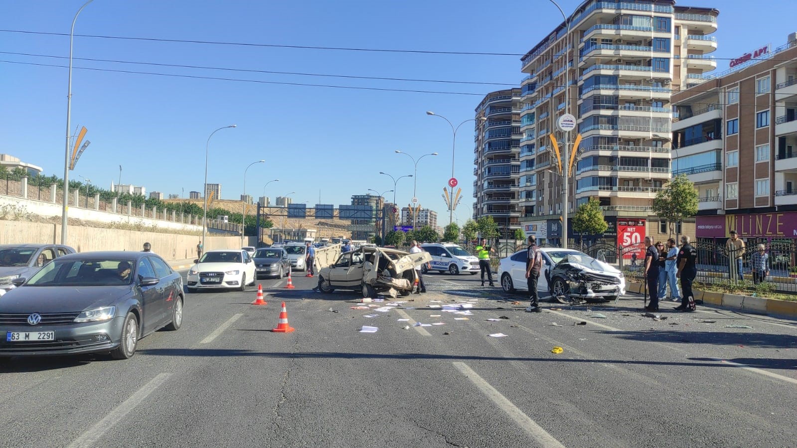 sanliurfa-da-4-aracin-karistigi-zincirleme-kazada-1-kisi-yaralandi