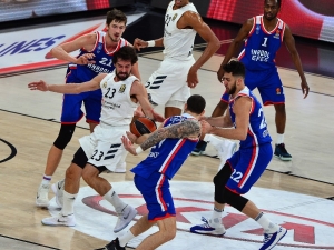 Anadolu Efes, Real Madrid Deplasmanında