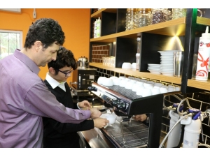 Beyaz Kalpler’de Barista Kursu Heyecanı