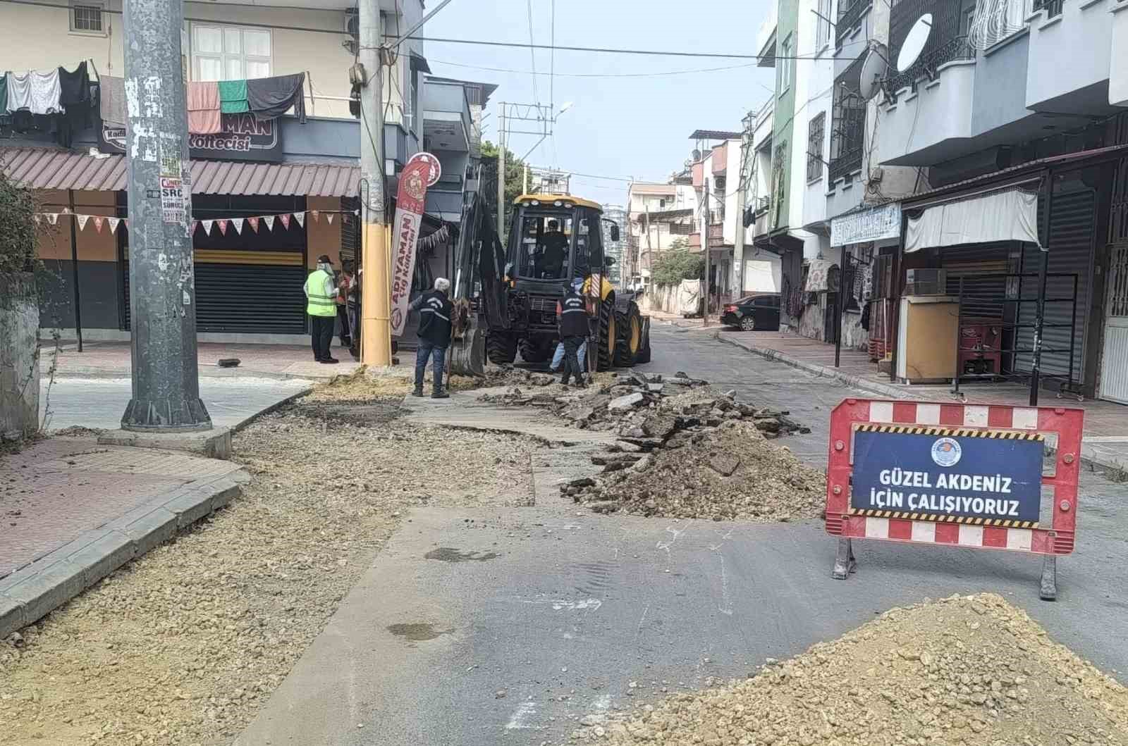 akdeniz-de-yeni-yollar-aciliyor-sokak-ve-kaldirimlar-yenileniyor