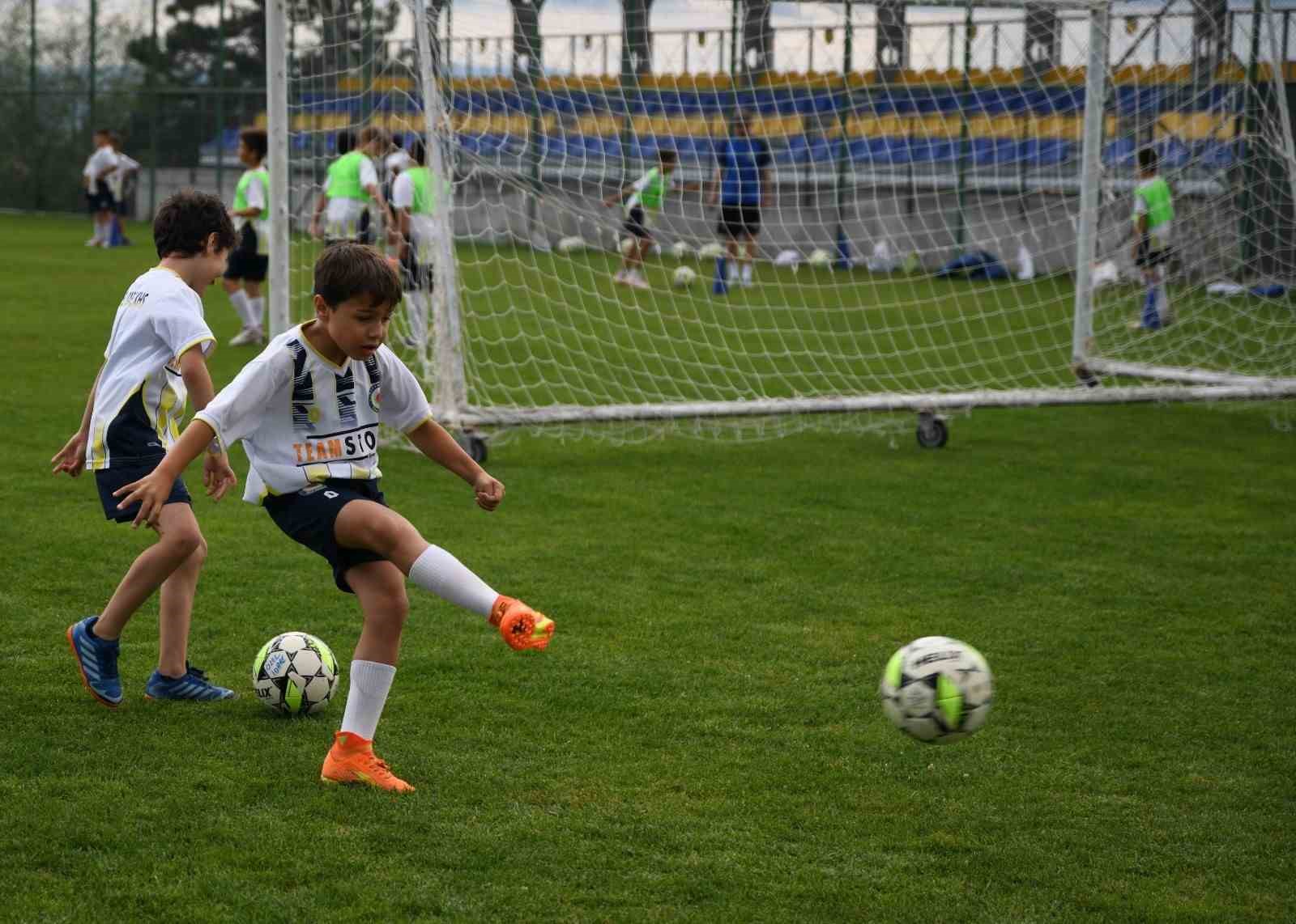 kastamonu-da-120-cocuk-yaz-tatilini-futbol-okulunda-degerlendirdi