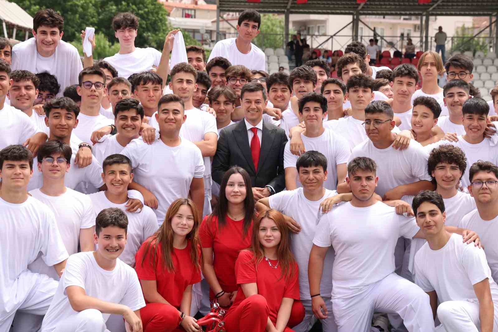 genclik-bayrami-marmaris-te-coskuyla-kutlanacak