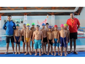 Siirt’te Bin 320 Öğrenci Yüzme Öğreniyor