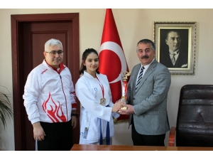 Arifiyeli Karatecilerden Başkan Karakullukçu’ya Ziyaret