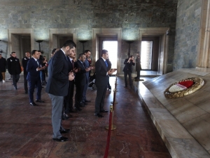 Ülkü Ocakları’ndan Anıtkabir’e Ziyaret