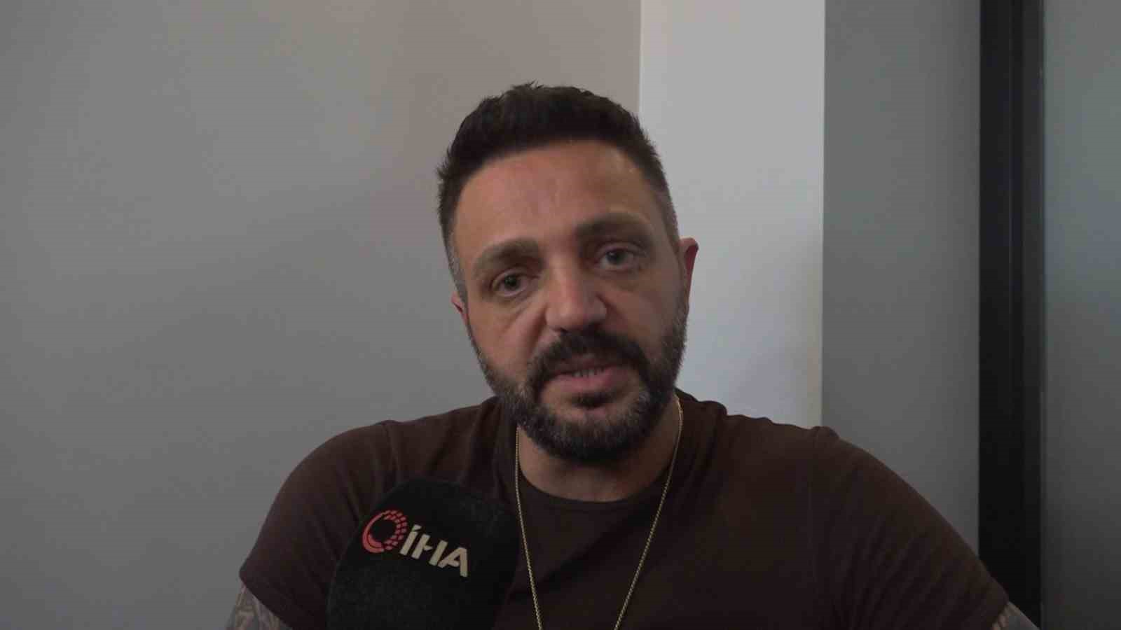 esenyurt-ta-karisina-hakaret-ettigi-video-ile-tepki-goren-adam-kendini-savundu