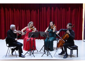 Bozok Quartet Duygusal Repertuvarı İle Ayakta Alkışlandı