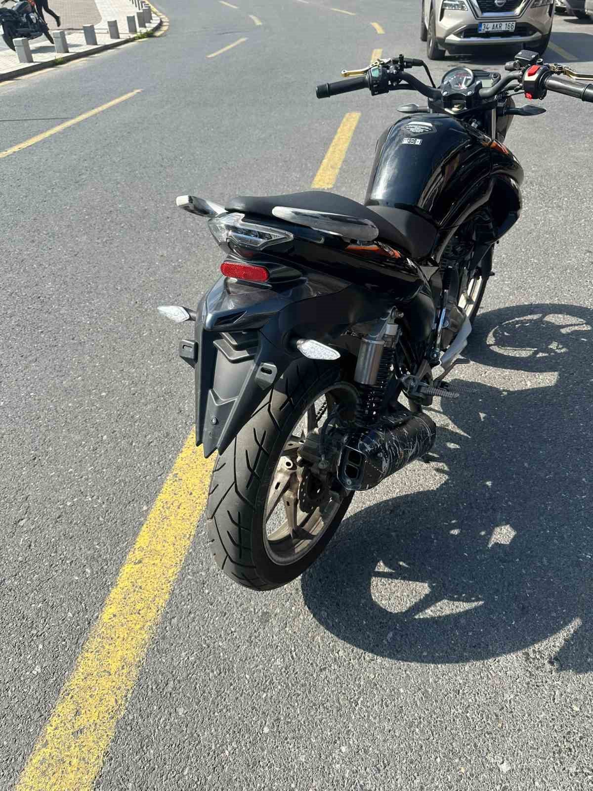 basaksehir-de-plakasiz-ve-ehliyetsiz-motosiklet-surucusune-131-bin-liralik-ceza
