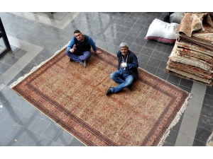 100 Yıllık El Dokuma Halıları Geri Dönüşüm İle Yeniden Hayat Buluyor