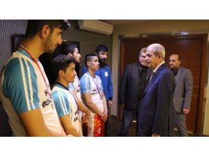 Türkiye Şampiyonları Madalyalarını Demirkol’a Hediye Etti