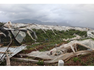 Antalya’da Hortum Yüzlerce Serayı Yıktı