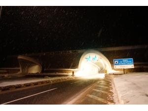 Ilgaz 15 Temmuz İstiklal Tüneli Mevkiinde Kar Yağışı Etkili Oluyor