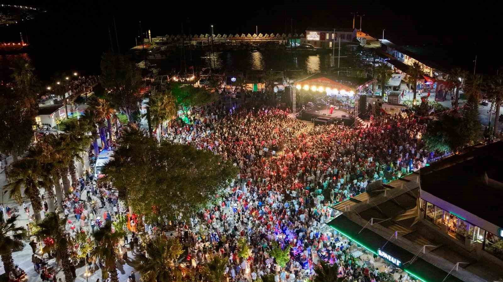 bodrum-da-binlerce-kisi-30-agustos-zafer-bayrami-ni-kutladi