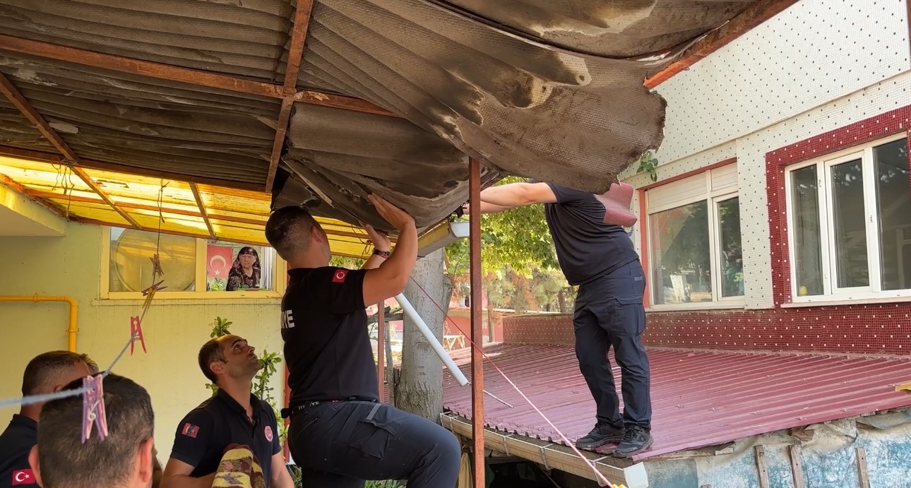 edirne-de-catiya-cikan-sahis-ekiplerin-mudahalesiyle-kurtarildi
