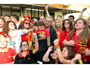 Büyükşehir’den Göztepe’ye 7 Milyon Liralık Destek