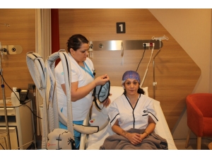 Kemoterapinin Ardından Buz Kaskı Saçı Koruyor, Moral Veriyor