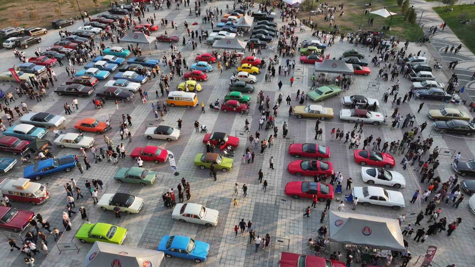 sincan-park-ta-klasik-otomobil-ruzgari