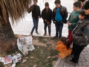 Zehirlenen Yavru Köpek Çocukların Gözü Önünde Öldü