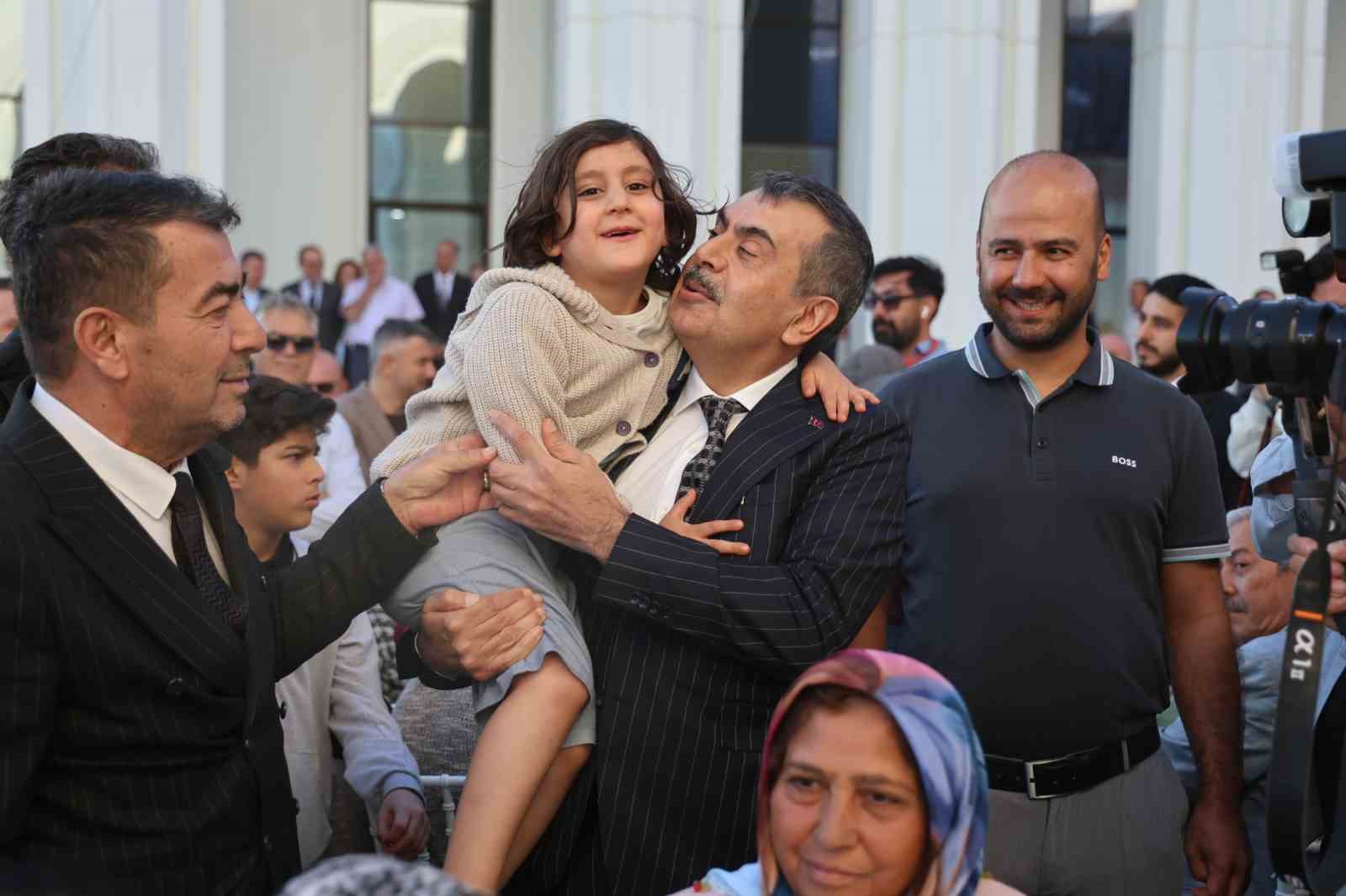 icisleri-bakani-ciftci-bu-vatan-alevisiyle-sunnisiyle-turkuyle-kurduyle-cerkeziyle-buyuk-bir-milletin-ortak-yurdudur