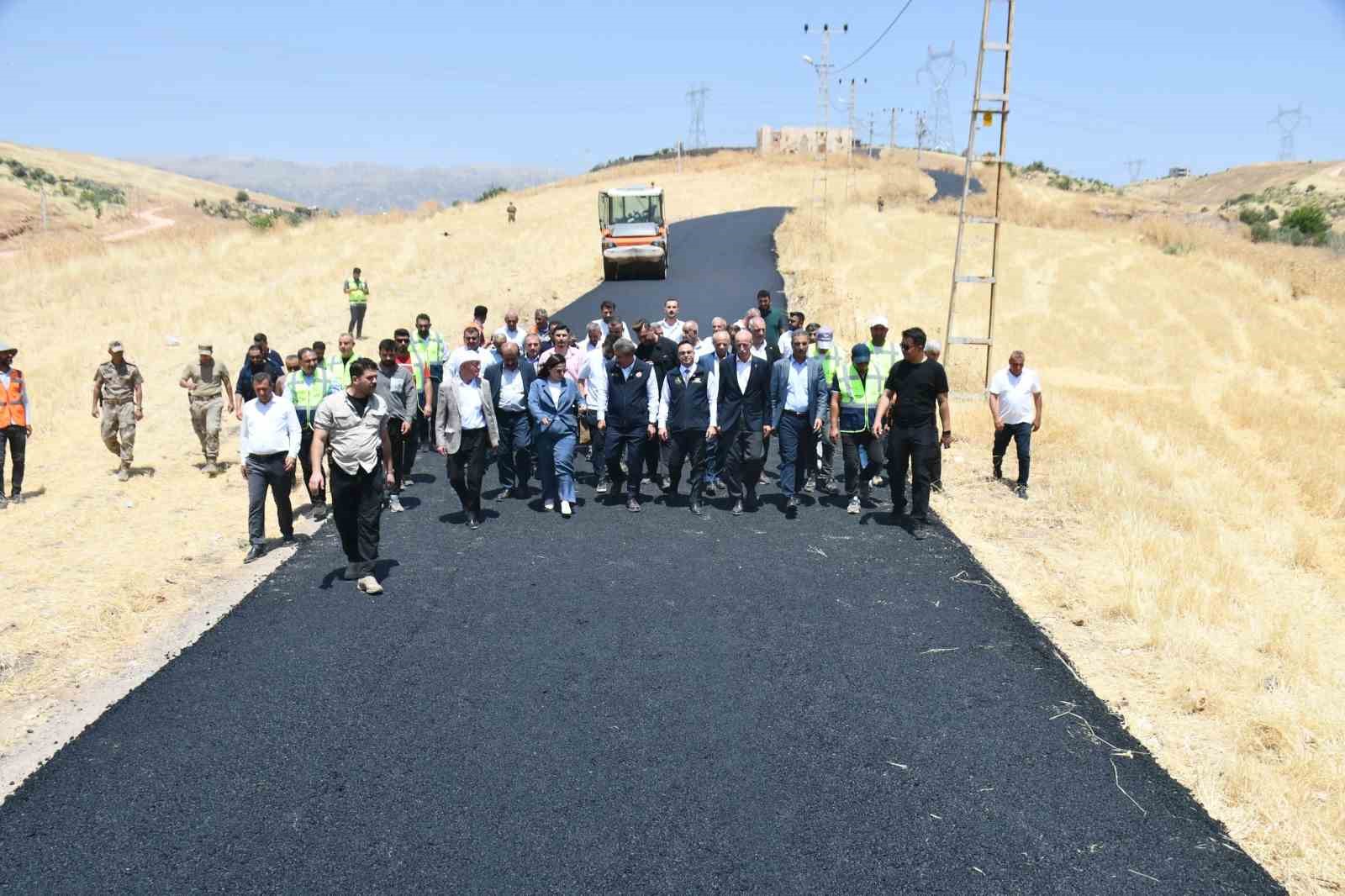 sirnak-ta-koy-yollarinda-asfalt-seferberligi-2026-da-150-kilometrelik-yol-agi-yenileniyor