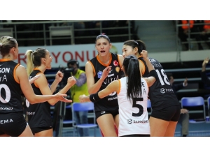 Eczacıbaşı Vitra, Derbiye Hazırlanıyor