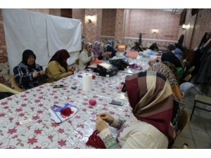 Kanser Hastası Kadınlar Tığ Örgüsü İle Moral Buluyor