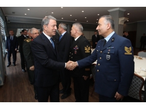 Bakan Akar’dan Astsubaylara Müjde