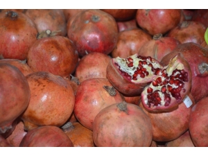 Cennet Meyvesi Yerli Nar 3 Tl’den Alıcısını Bekliyor