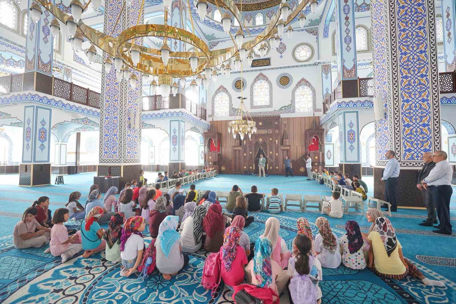 baskan-ozdemir-den-yaz-kur-an-kursu-ogrencilerine-ziyaret