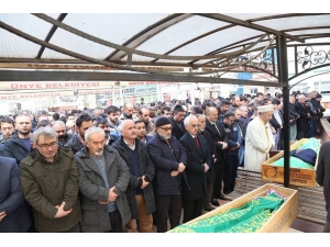 70 Yıllık Evli Çift Bir Gün Arayla Vefat Etti