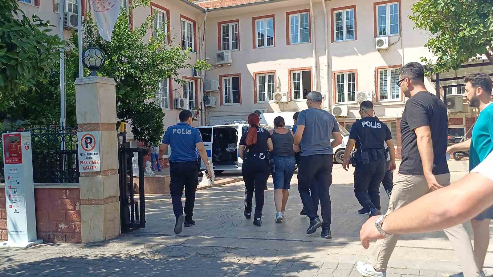 kimlik-vermek-istemeyen-kadin-polislere-zor-anlar-yasatti