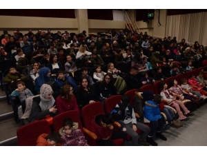 Erzincan Belediyesi Şehir Tiyatrosu’na Büyük Beğeni