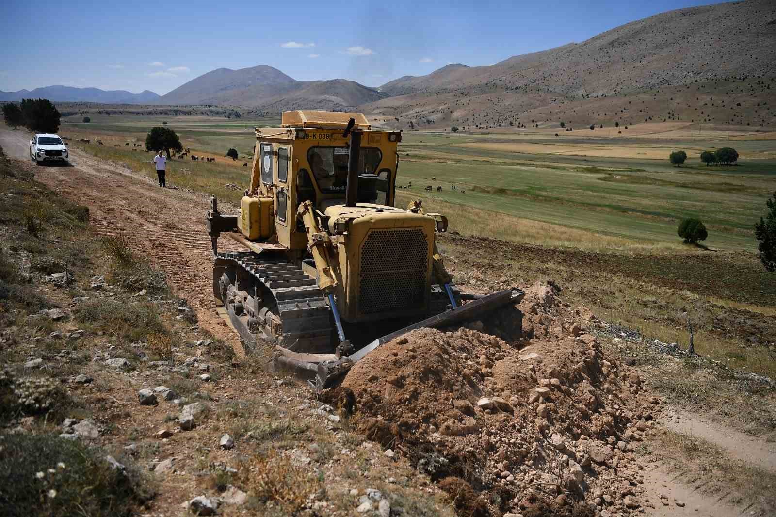 buyuksehir-den-sariz-ve-pinarbasi-kirsalinda-ulasim-hamlesi-cavdar-kirkgecit-arasinda-yol-calismasi-basladi