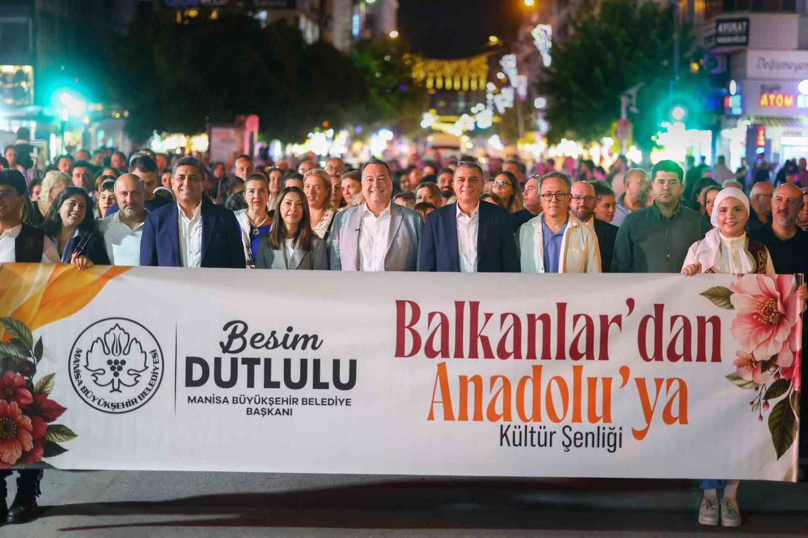 balkanlardan-anadolu-ya-kultur-senligi-nde-candan-ercetin-coskusu