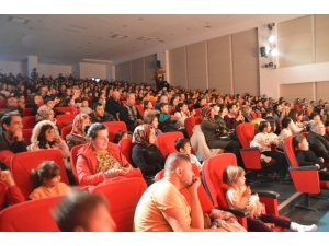 Kastamonu’da Çocuklar Aileleriyle Birlikte Tiyatronun Tadını Çıkardı