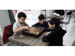 İzmit’teki Gençlik Merkezlerinden Binlerce Kişi Yararlandı