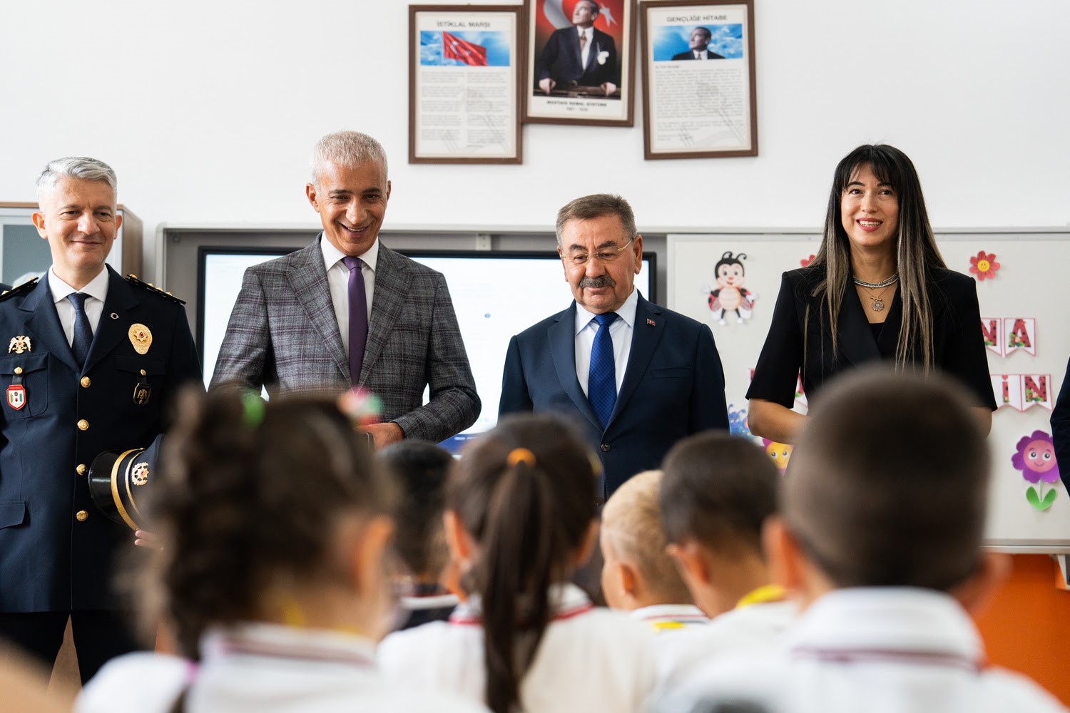 golbasi-belediye-baskani-odabasi-dan-yeni-egitim-ogretim-yilinin-ilk-gununde-ogrencilere-ziyaret
