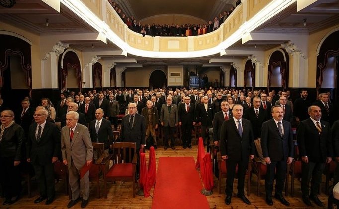 Galatasaray'da Divan Kurulu Olağanüstü Toplanıyor