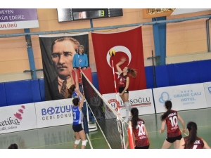 İdman Yurdu, Sultan Spor Voleybol Takımını 3-0 Mağlup Etti