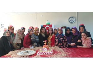 Ko-mek Kursiyerine Kına Geceli Veda