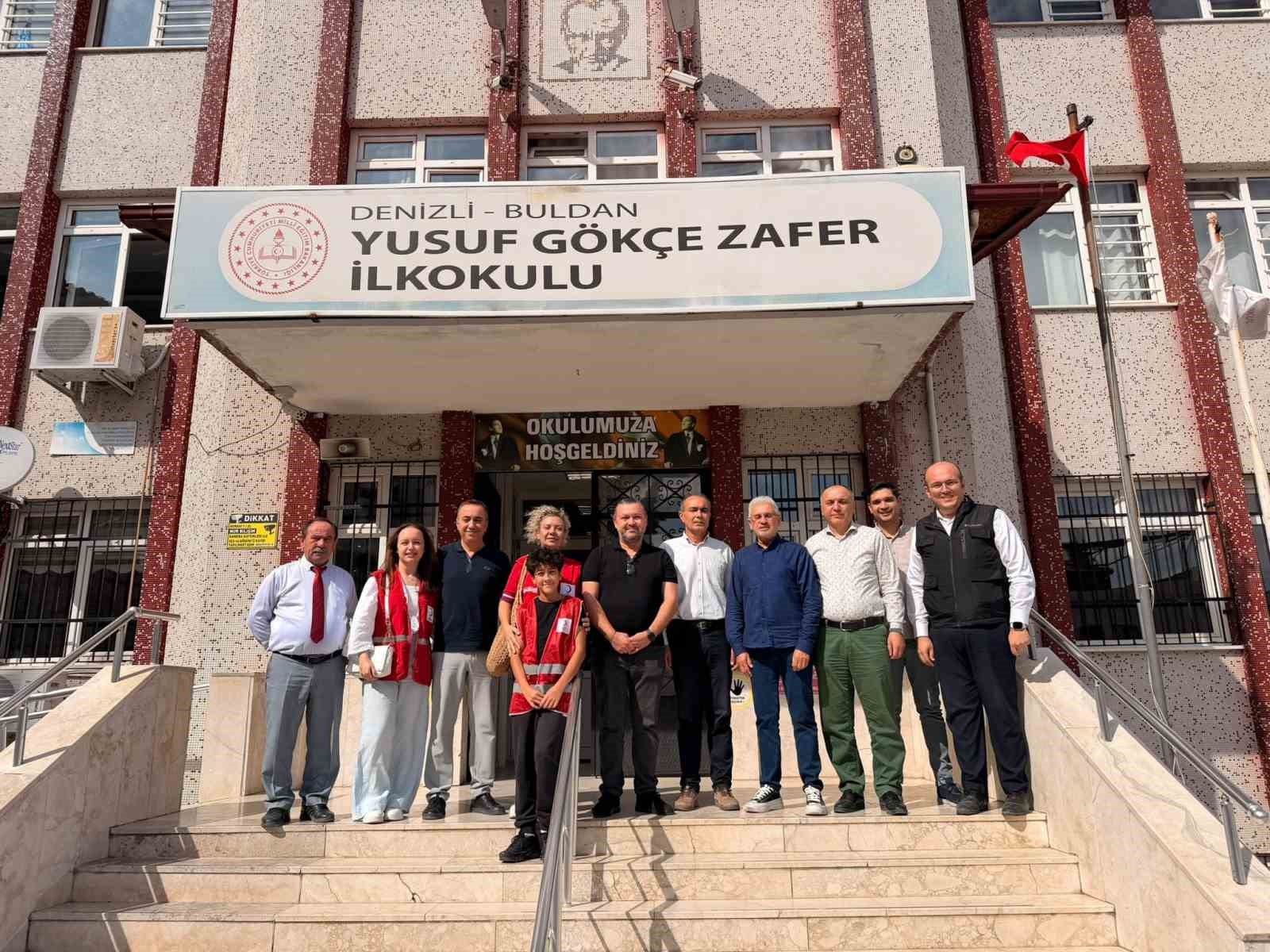 kizilay-dan-buldanli-ogrencilere-canta-ve-kirtasiye-destegi